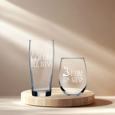 I Like Her Buns 20 oz Beer  Glass and I Like His Guns 15 oz Stemless Wine Glass  - Set of 2 - Funny Gift for Women and Men