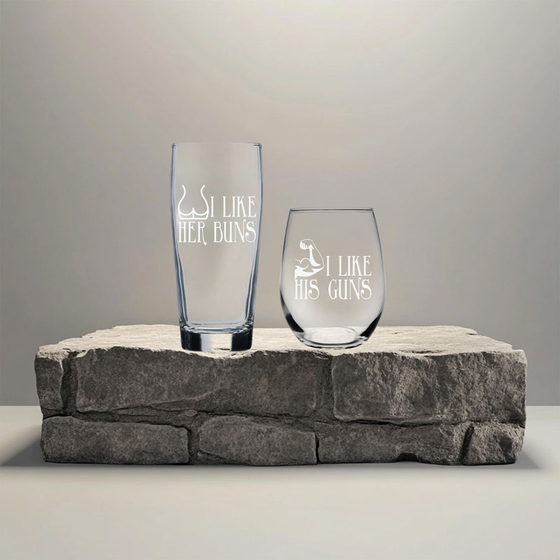 I Like Her Buns 20 oz Beer  Glass and I Like His Guns 15 oz Stemless Wine Glass  - Set of 2 - Funny Gift for Women and Men